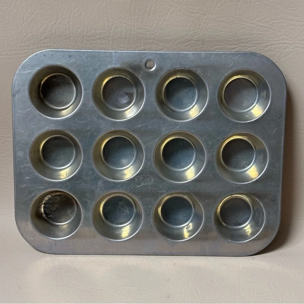 Vintage COMET Aluminum 12 Mini Cupcake Baking Pan, Made in USA